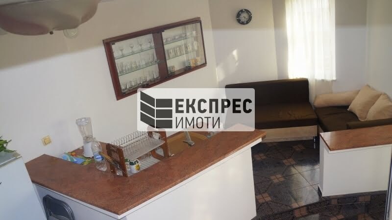 Обзаведен Тристаен апартамент
