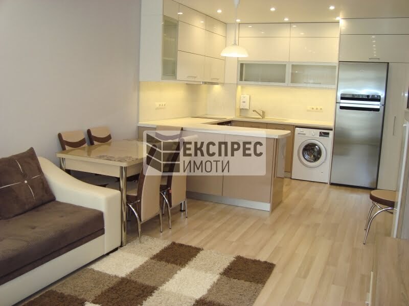 New, Furnished 1 Schlafzimmer Wohnung