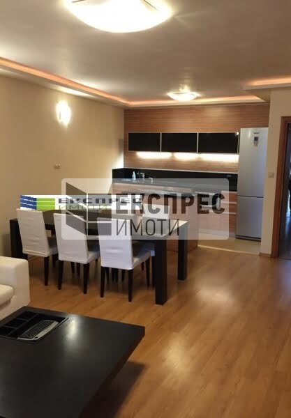 Нов, обзаведен Тристаен апартамент