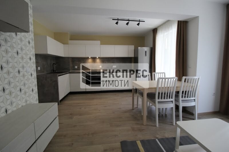Furnished 2 Schlafzimmer Wohnung