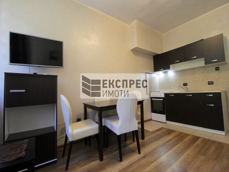 Furnished 3 Schlafzimmer Wohnung