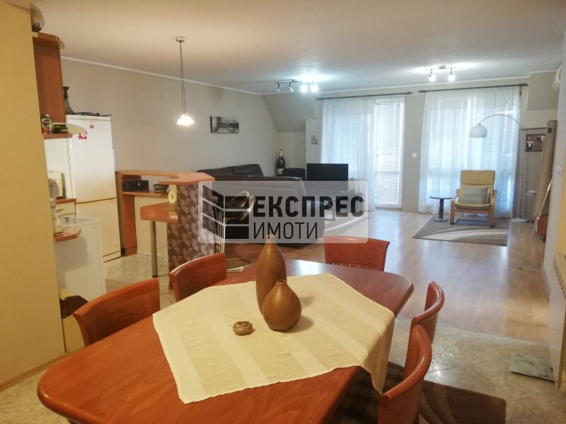 Нов, обзаведен Тристаен апартамент