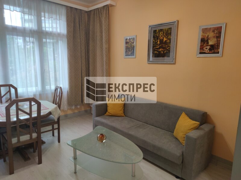 Обзаведен, ремонтиран Тристаен апартамент