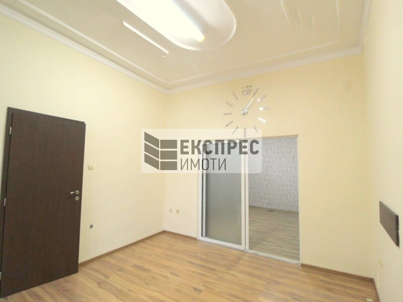 unfurnished Office