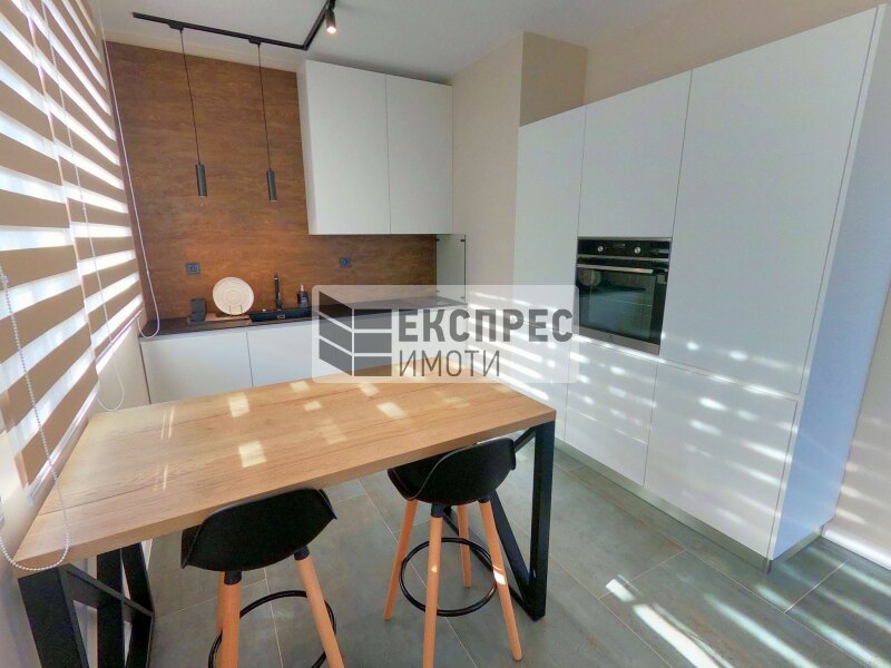 Нова, Луксозно, Обзаведена Къща