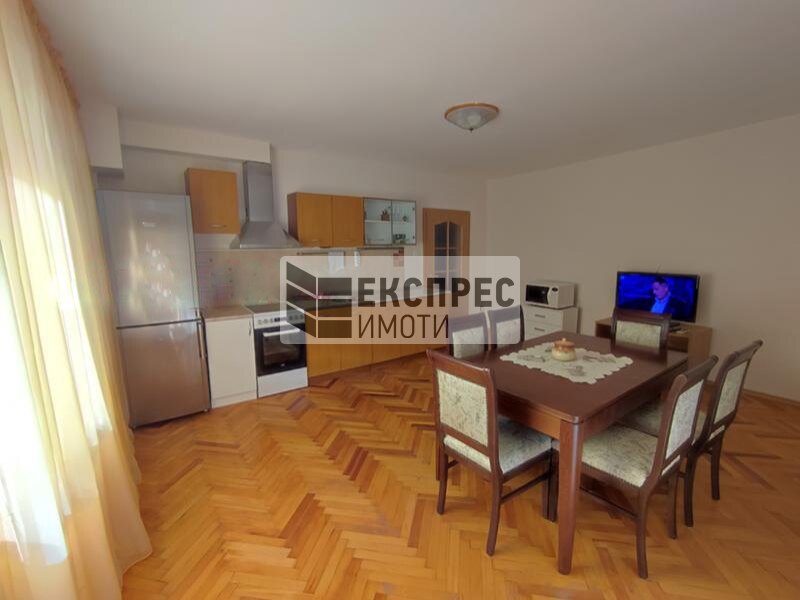 Обзавeден Тристаен апартамент