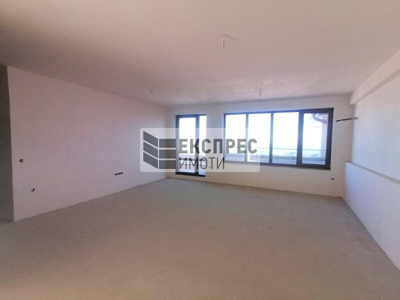 Unfurnished 2 bedroom apartment