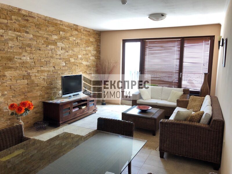 Furnished, 2 bedroom apartment