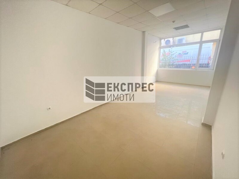 Unmöbliert, Büro