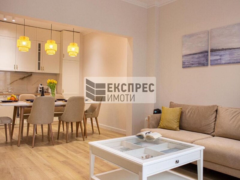 Neu, Möbliert, Luxuriös 2 Schlafzimmer Wohnung