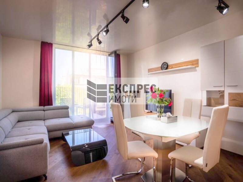 Neu, Möbliert, Luxuriös 2 Schlafzimmer Wohnung