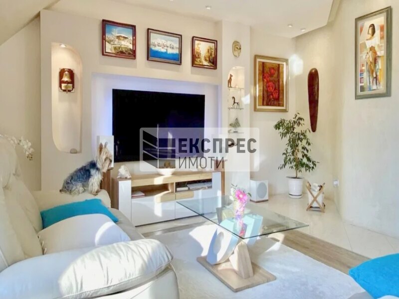 Neu, Möbliert, Luxuriös 1 Schlafzimmer Wohnung