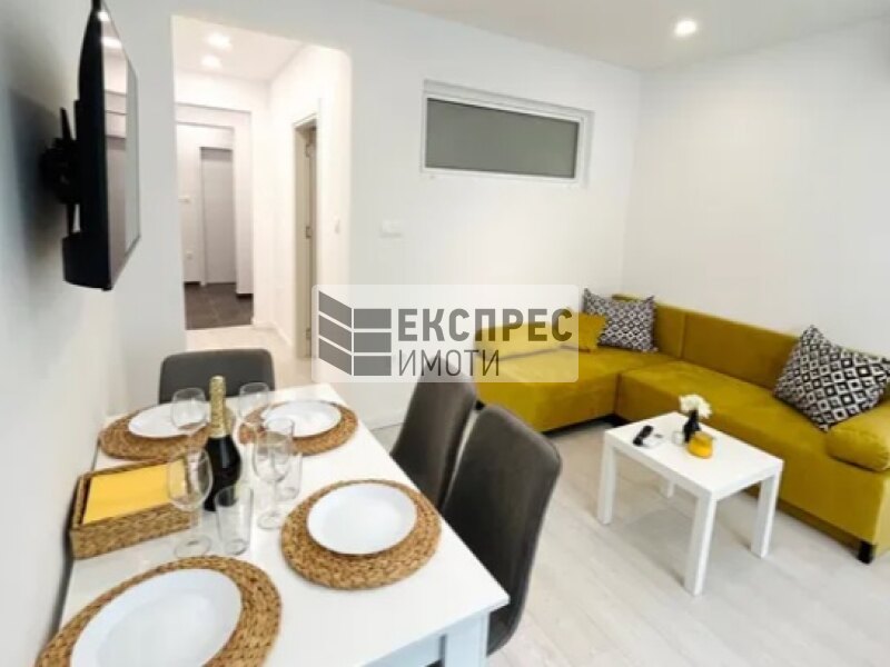 Neu, Möbliert, Luxuriös 2 Schlafzimmer Wohnung