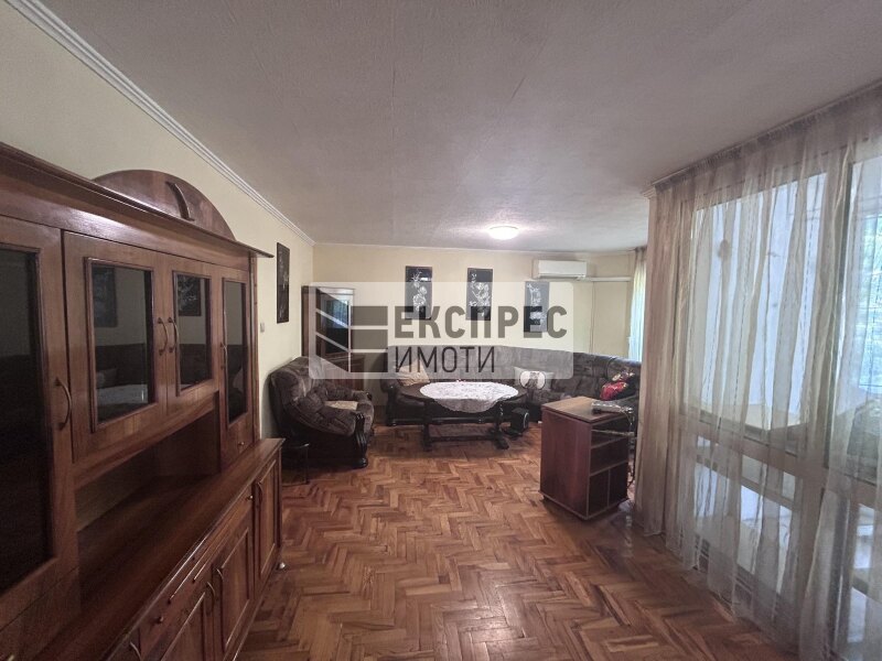 Möbliert, 3 Schlafzimmer Wohnung
