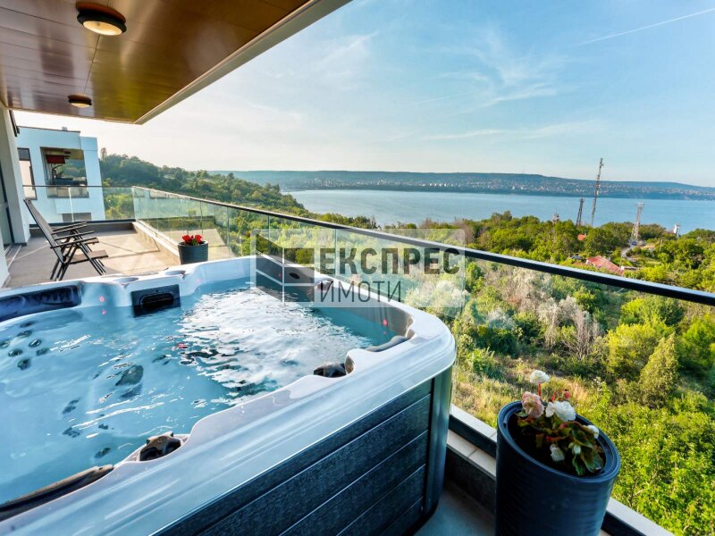 Нов, Луксозен, Обзаведен Четиристаен апартамент