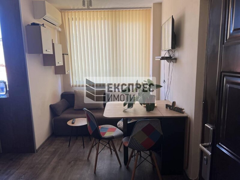 Neu, Möbliert 1 Schlafzimmer Wohnung