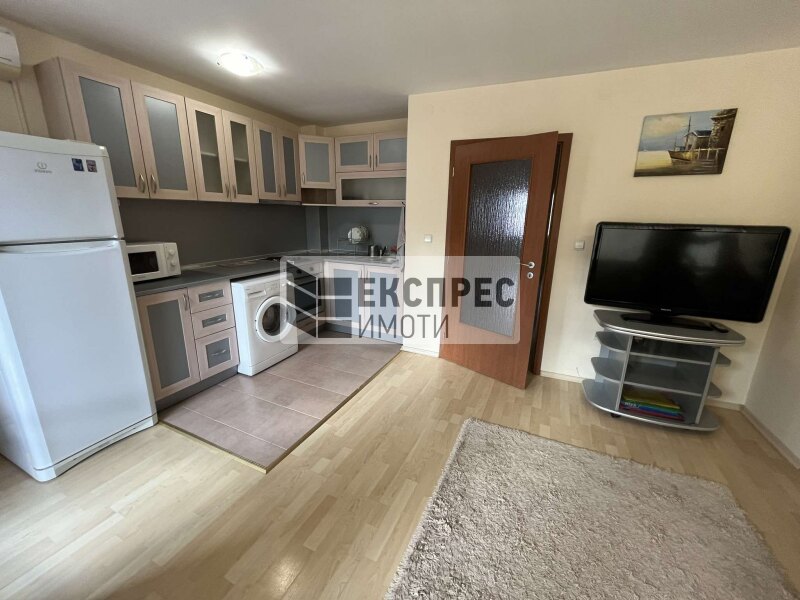 New, Furnished 2 Schlafzimmer Wohnung