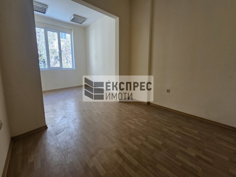 Unfurnished 2 bedroom apartment