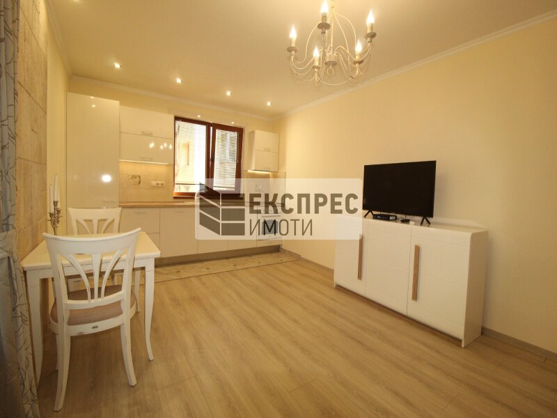 Neu, Luxus, möbliert 1 Schlafzimmer Wohnung