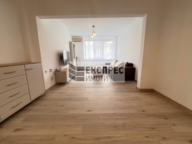 Neu, Möbliert 1 Schlafzimmer Wohnung