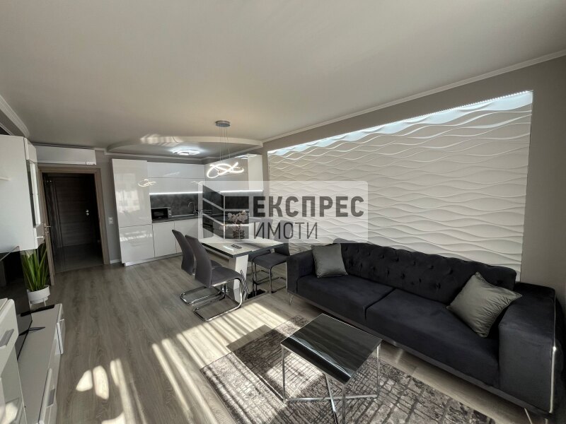 Neu, Möbliert, Luxuriös 1 Schlafzimmer Wohnung