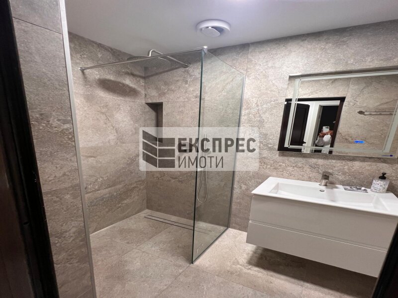 Нов, Луксозно, Обзаведен Двустаен апартамент, Окръжна болница