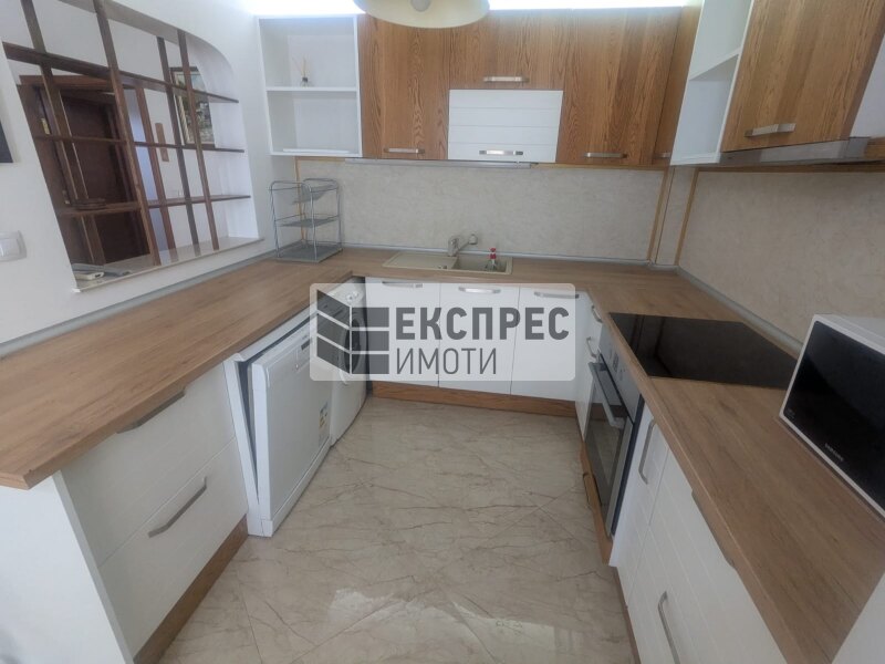 Обзаведен Тристаен апартамент, Окръжна болница