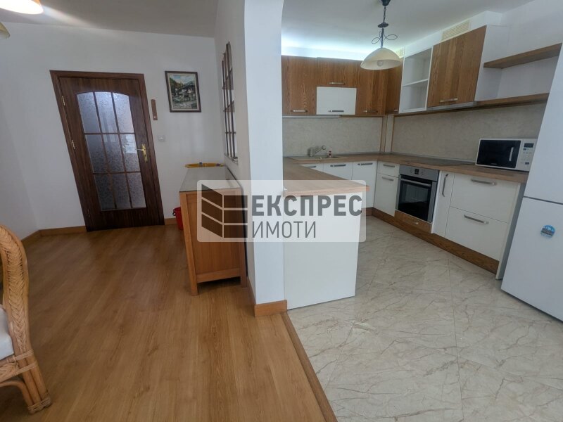 Обзаведен Тристаен апартамент, Окръжна болница