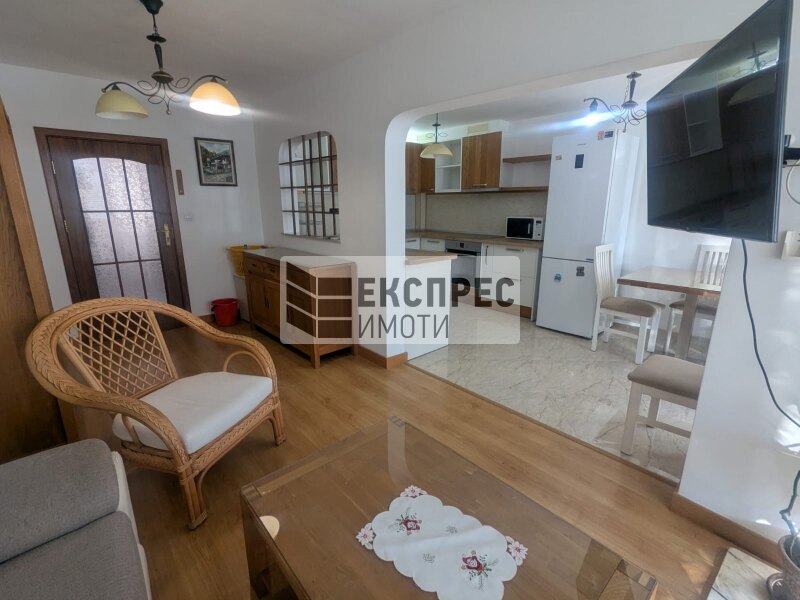 Обзаведен Тристаен апартамент, Окръжна болница