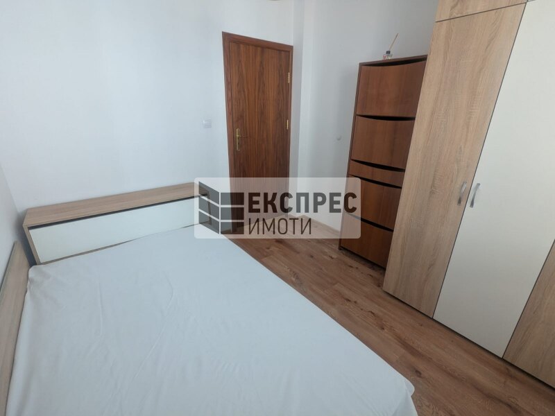 Обзаведен Тристаен апартамент, Окръжна болница