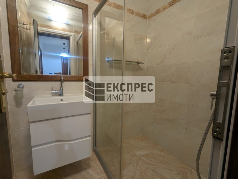 Обзаведен Тристаен апартамент, Окръжна болница