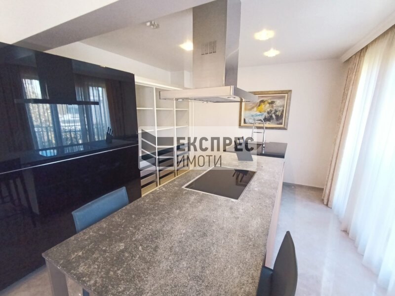 Обзаведен Четиристаен апартамент, Център