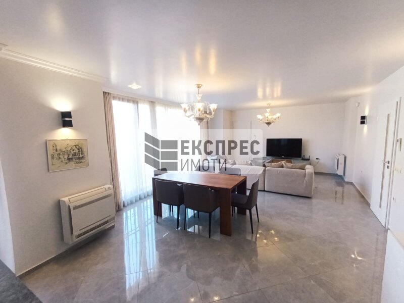 Обзаведен Четиристаен апартамент, Център