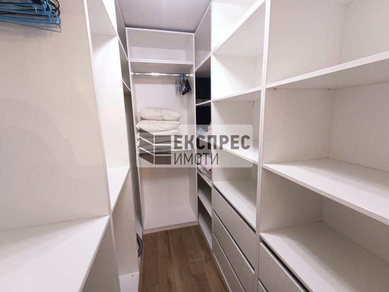 Обзаведен Четиристаен апартамент, Център