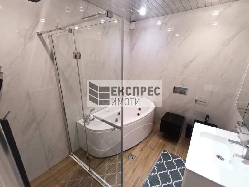 Обзаведен Четиристаен апартамент, Център