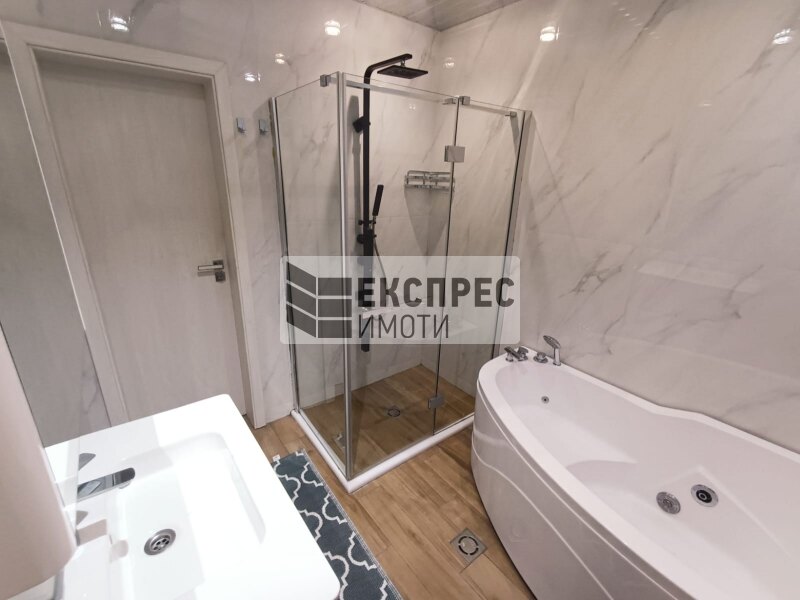 Обзаведен Четиристаен апартамент, Център