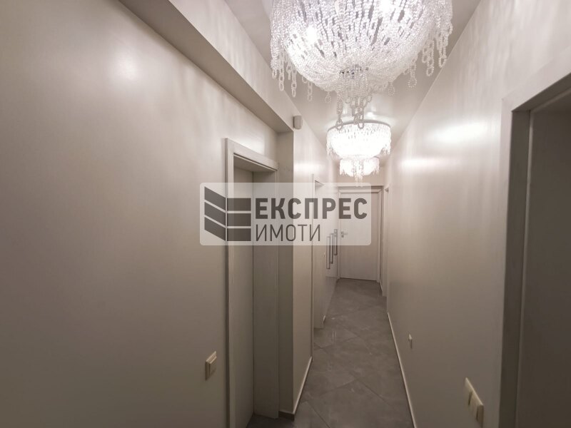 Обзаведен Четиристаен апартамент, Център