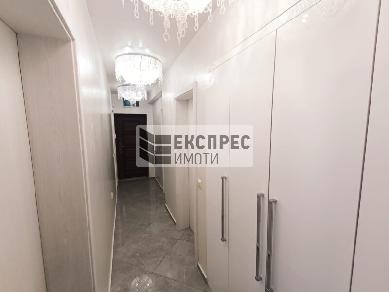 Обзаведен Четиристаен апартамент, Център