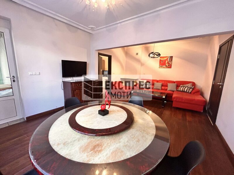 Обзаведен, Тристаен апартамент