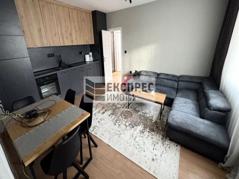 Обзаведен Тристаен апартамент