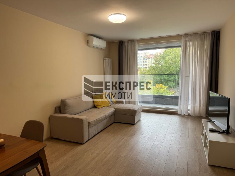 Нов, Луксозно Обзаведен Тристаен апартамент