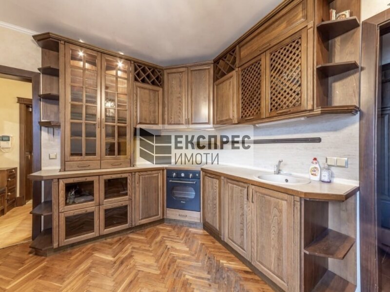 Обзаведен Тристаен апартамент