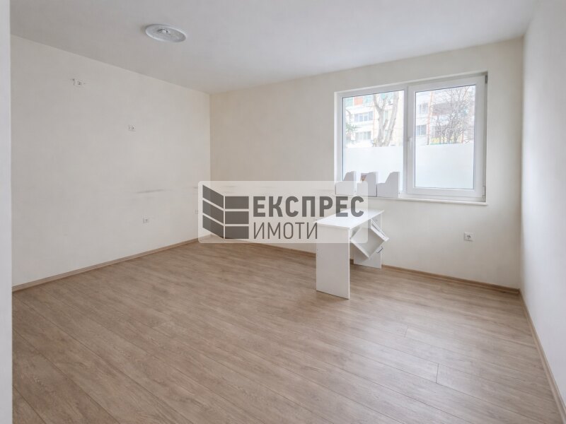 Необзаведен Офис