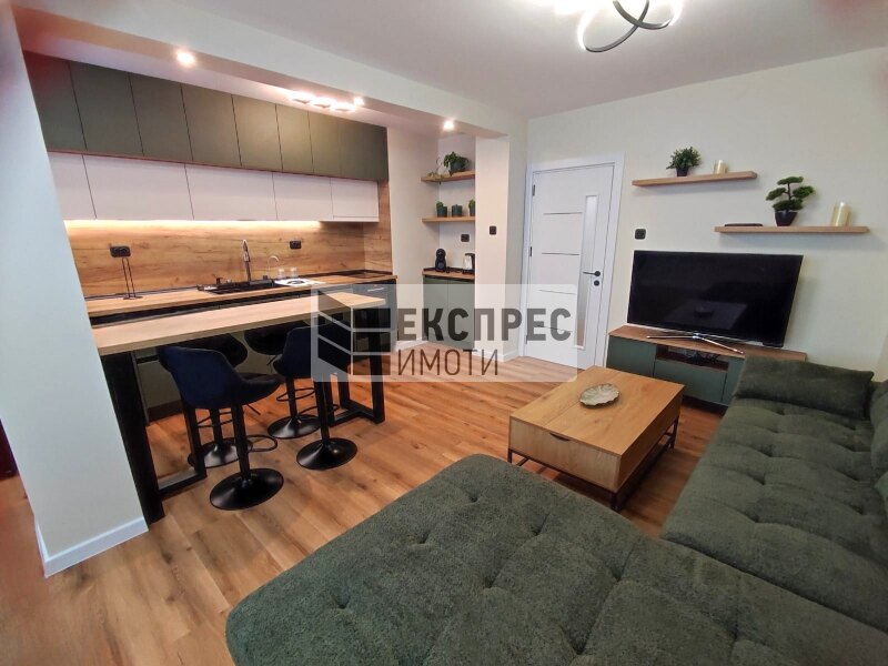 Обзаведен Четиристаен апартамент