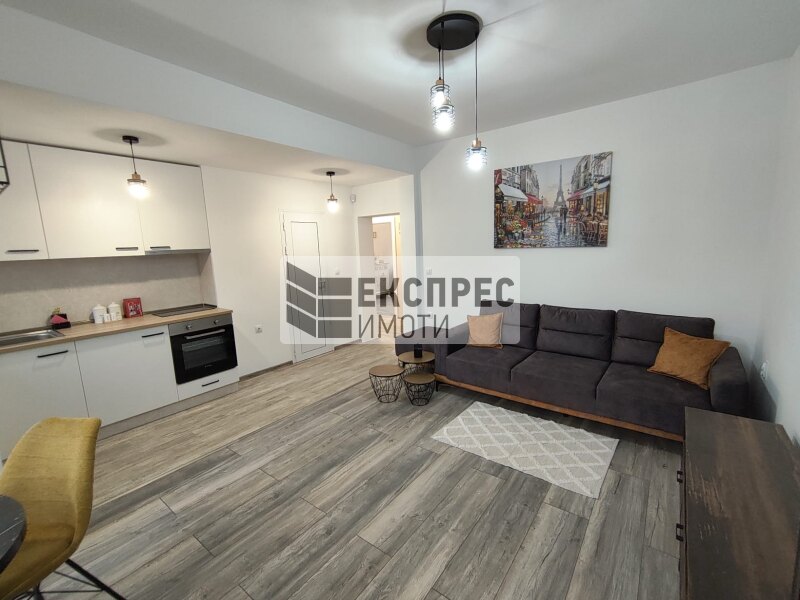 ОБЗАВЕДЕН Двустаен апартамент