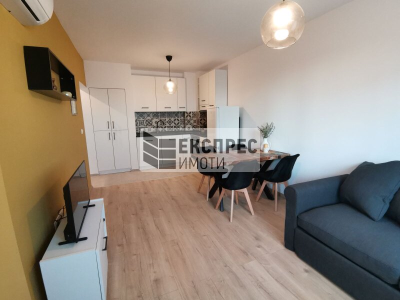 ОБЗАВЕДЕН Двустаен апартамент