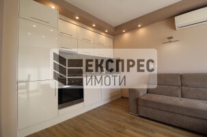 Обзаведен Двустаен апартамент, Червен площад