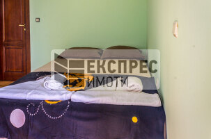  Große Wohnung, Greek area