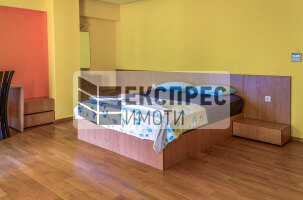  Große Wohnung, Greek area