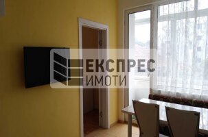 Обзаведен Тристаен апартамент, Червен площад